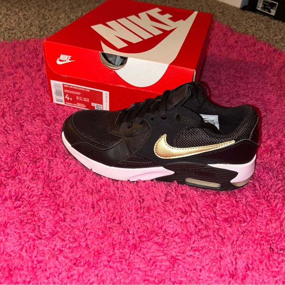 Youth Nikes - Picture 3 of 4